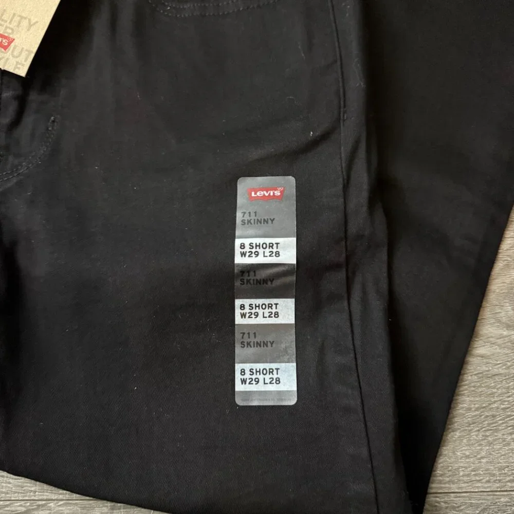 NWT Levi’s 711 Skinny Sculpt Black Jeans Women Size 8 Short - Picture 3 of 9